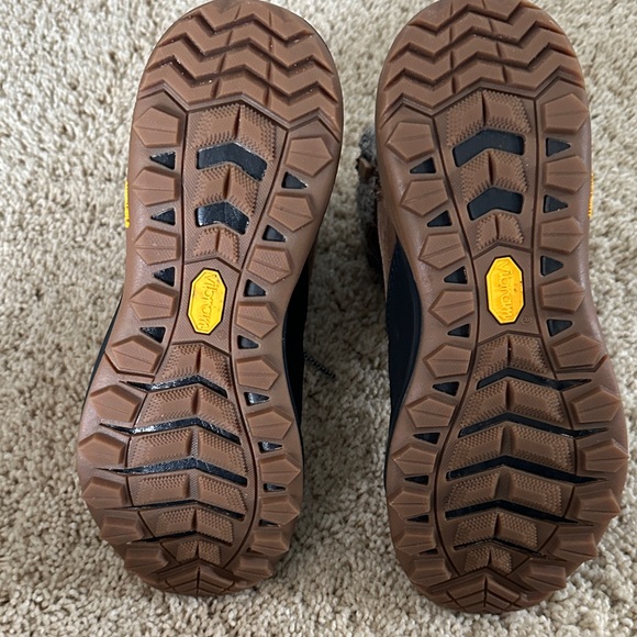 Merrell Tan and Black Winter Boots - Picture 5 of 8